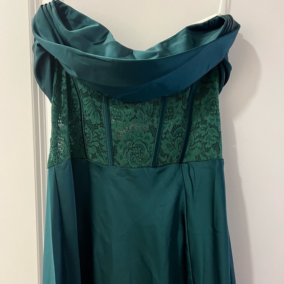 Hello Molly Swan Lake Maxi Dress Forest Green - Picture 4 of 7